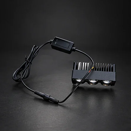 Proiector stroboscopic LED auto cu 3 lentile, 12 V, carcasă din aluminiu